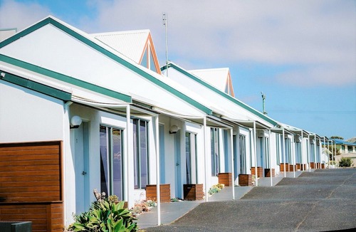 Apollo Bay Hotel | Coastal Motel