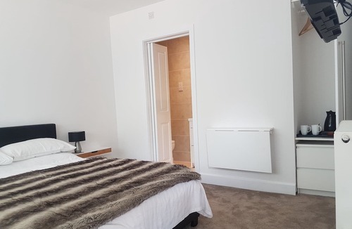 Tadley Hotel | Apple Tree Place B&B