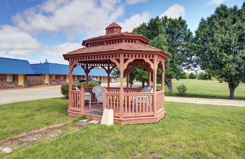 Gainesville Hotel | Rodeway Inn Gainesville I-35