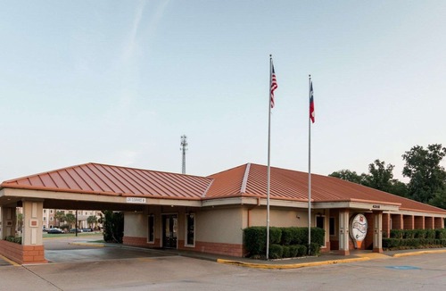Lufkin Hotel | Quality Inn & Suites Lufkin