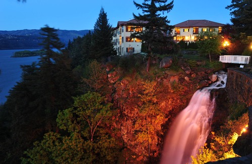 Hood River Hotel | Columbia Cliff Villas