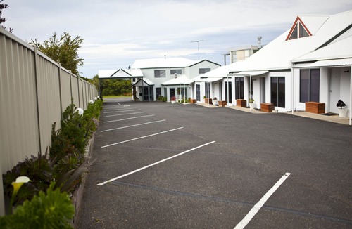 Apollo Bay Hotel | Coastal Motel