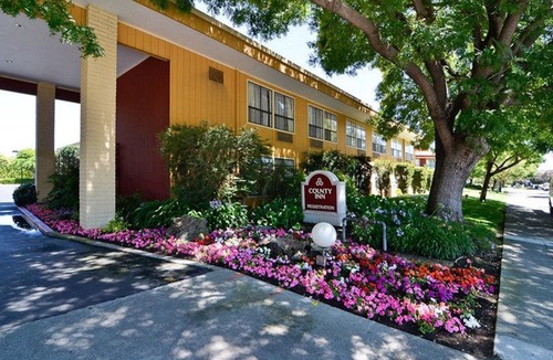 North Whisman Hotel | County Inn