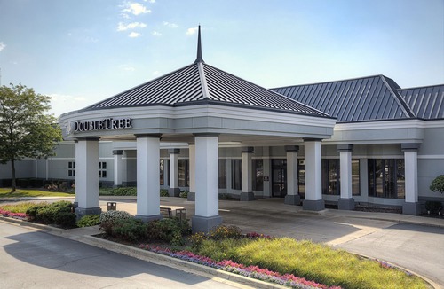 Novi Hotel | DoubleTree by Hilton Detroit Novi