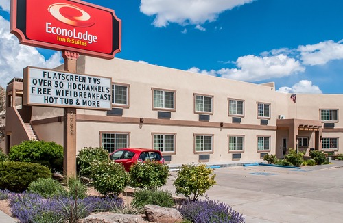 Southside Hotel | Econo Lodge Inn & Suites Santa Fe