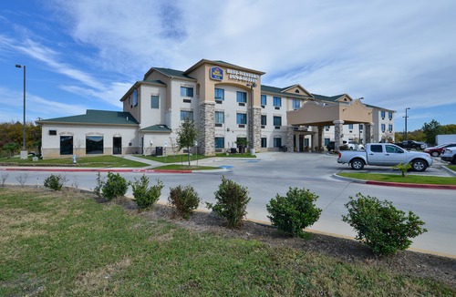 Burleson Hotel | Best Western Plus Burleson Inn & Suites