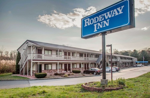 Groton Hotel | Rodeway Inn Groton