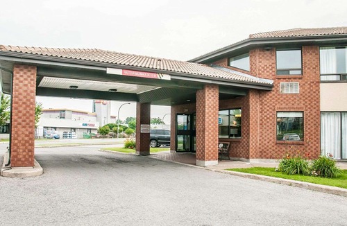Laval Hotel | Comfort Inn Laval