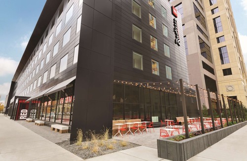 Downtown East Hotel | Radisson Red Minneapolis Downtown