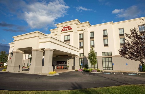 Lochmere Hotel | Hampton Inn & Suites Tilton