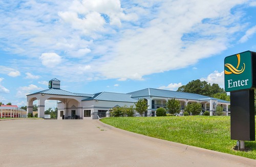 Carthage Hotel | Quality Inn Carthage