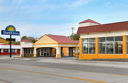 Dodge City Hotel | OYO Townhouse Dodge City KS
