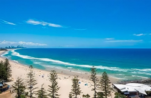 Burleigh Heads Hotel | Swell Resort Burleigh Beach
