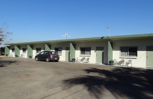 Ingham Hotel | Ingham Tourist Park