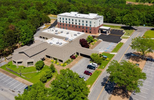 Fairfield Bay Hotel | Cobblestone Inn & Suites - Fairfield Bay