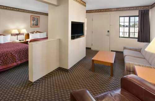 Kokomo Hotel | Days Inn & Suites by Wyndham Kokomo