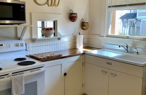 Astoria Apartment | Historic Downtown Riverview Flat, No. 2