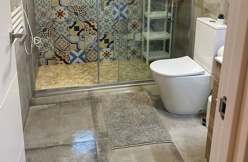 Sedavi House | Pleasant townhouse with parking area