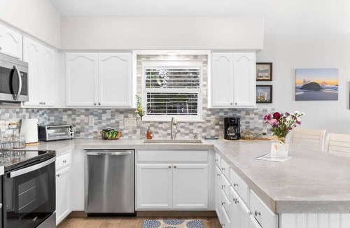 Brookings House | Easy Living Oregon Coast Townhome - Ocean View!