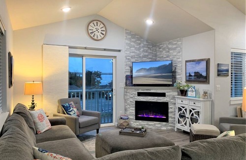 Brookings House | Easy Living Oregon Coast Townhome - Ocean View!