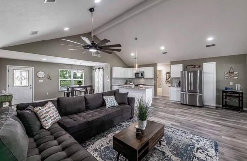 Onalaska House | New built home on Lake Livingston! Long term stays only!