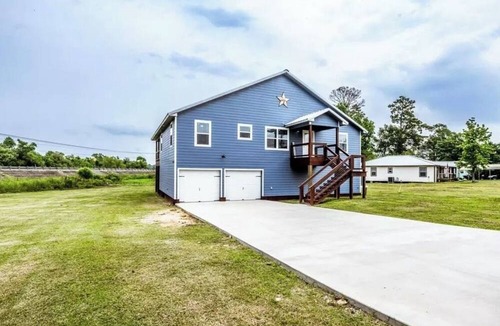 Onalaska House | New built home on Lake Livingston! Long term stays only!