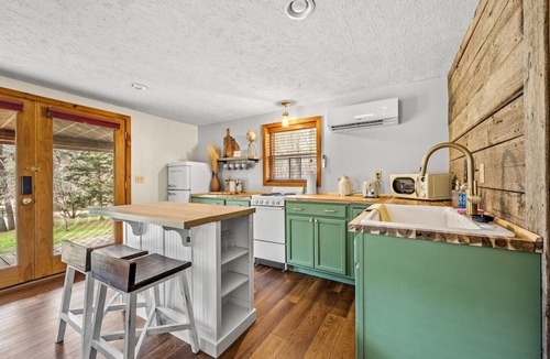 Cosby Cabin | Secluded Lake Front Lodge In Cosby - Your Ultimate Hideaway