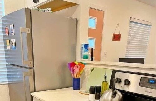 Clarksville Condo | Instagrammable Condo Walkable to All in Austin!