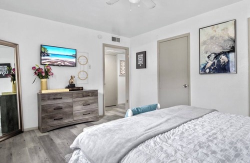 Junius Heights Apartment | Cute 1 Bedroom Bathroom Gem