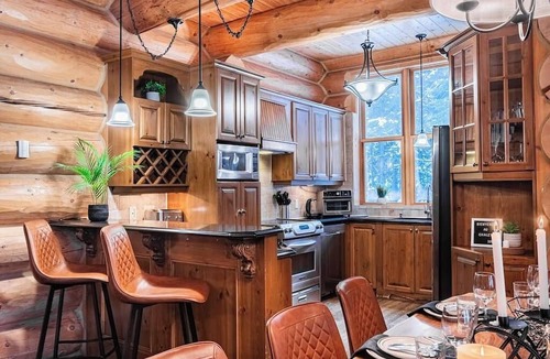 Fiddler Lake Resort House | Fiddler Lake Resort Chalet: Private Jacuzzi &Sauna