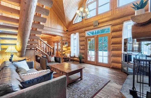 Fiddler Lake Resort House | Fiddler Lake Resort Chalet: Private Jacuzzi &Sauna
