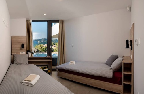 Zrnovo Villa | Stunning Villa with Views of the Adriatic Sea