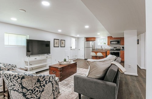 Jefferson Park Avenue Apartment | Cavalier Cocoon: Studio + Walk to uva Grounds