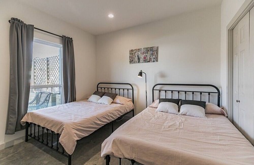 South Dallas - Fair Park House | Central Dallas| 5min to Dtown/Deep Ellum| 65” TV