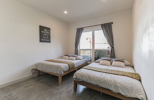 South Dallas - Fair Park House | Central Dallas| 5min to Dtown/Deep Ellum| 65” TV