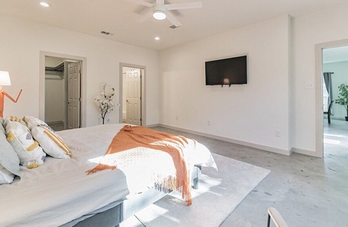 South Dallas - Fair Park House | Central Dallas| 5min to Dtown/Deep Ellum| 65” TV