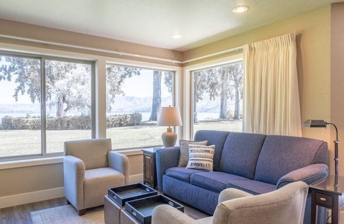 Wapato Point Resort | Wapato Point - Spacious 2 Bedroom W/Full Kitchen & Beach View