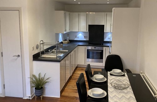 Waddon Apartment | Stylish and spacious apartment.