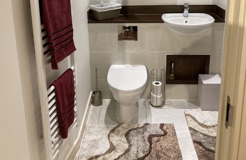 Waddon Apartment | Stylish and spacious apartment.