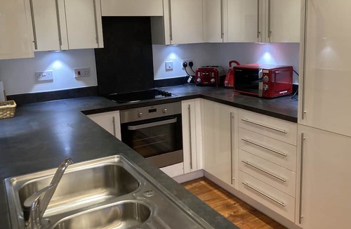 Waddon Apartment | Stylish and spacious apartment.