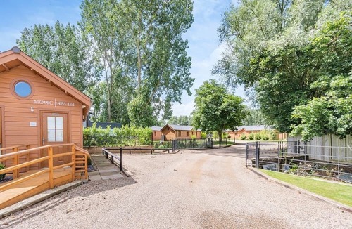 Arnold Cabin | 2 bedroom accommodation in Skirlaugh, Nr Hull