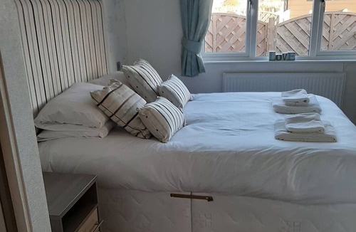 Gisleham Cabin | 2 bedroom accommodation in Lowestoft