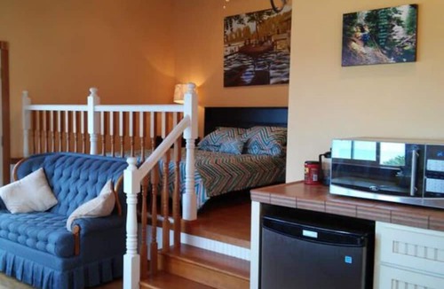 Shelton House | Beach Casita - Allyn Inn