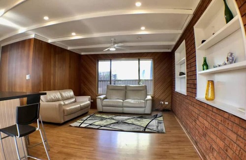 Liverpool Condo | Convenient Spacious 4-bedrooms with Free parking