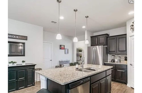 Azle House | EZ access to DFW, w office