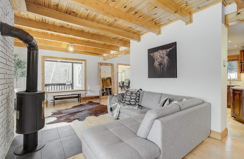 Baie-St-Paul House | Cozy Getaway w Stunning views, Hot Tub, 10min Ski