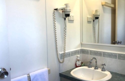 Alexandra Cabin | Alexandra Parklife. Studio 4