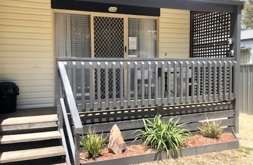 Alexandra Cabin | Alexandra Parklife. Studio 5