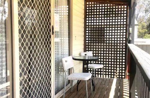 Alexandra Cabin | Alexandra Parklife. Studio 5