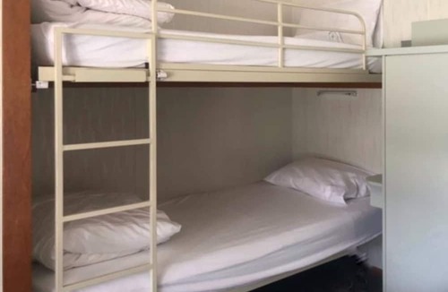 Alexandra Cabin | Alexandra Parklife. Studio 3